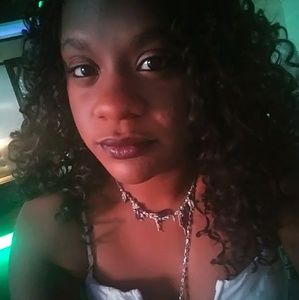 Meet your Posher, Akeema